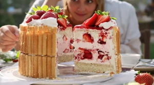 Voici la charlotte aux fraises la plus adorée : ce détail à tester avant l’été 2026